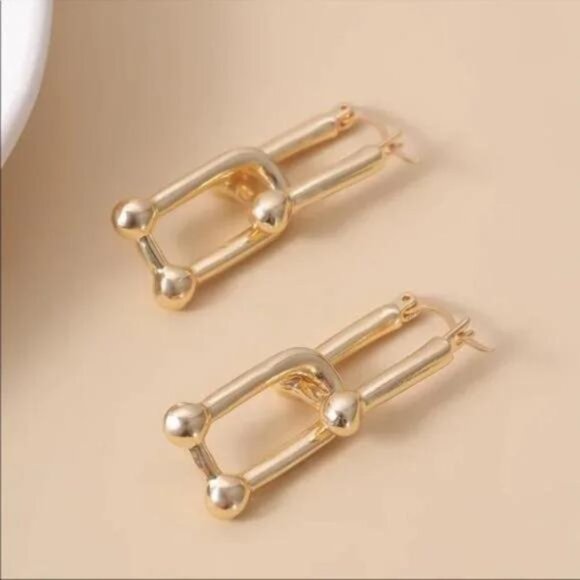 NEW 18K GOLD PUNK LOCK CLIP EARRINGS, BEAUTIFUL EARRINGS, CUTE EARRINGS. - Picture 1 of 5